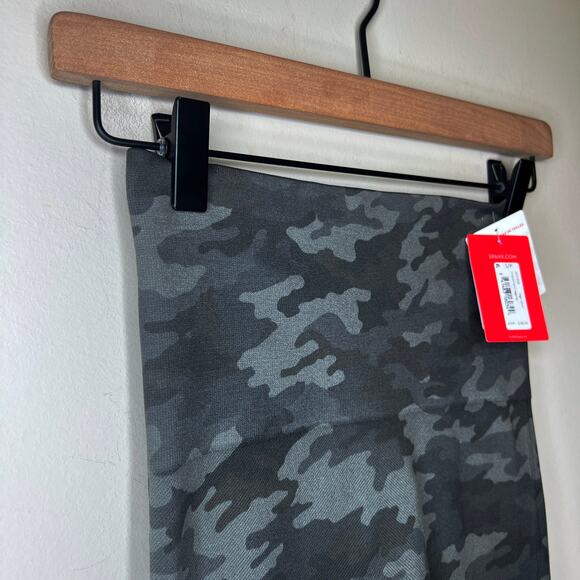 SPANX NEW w/ Tags Look at Me Now Cropped Seamless Leggings Sage Camo Small - Picture 2 of 9